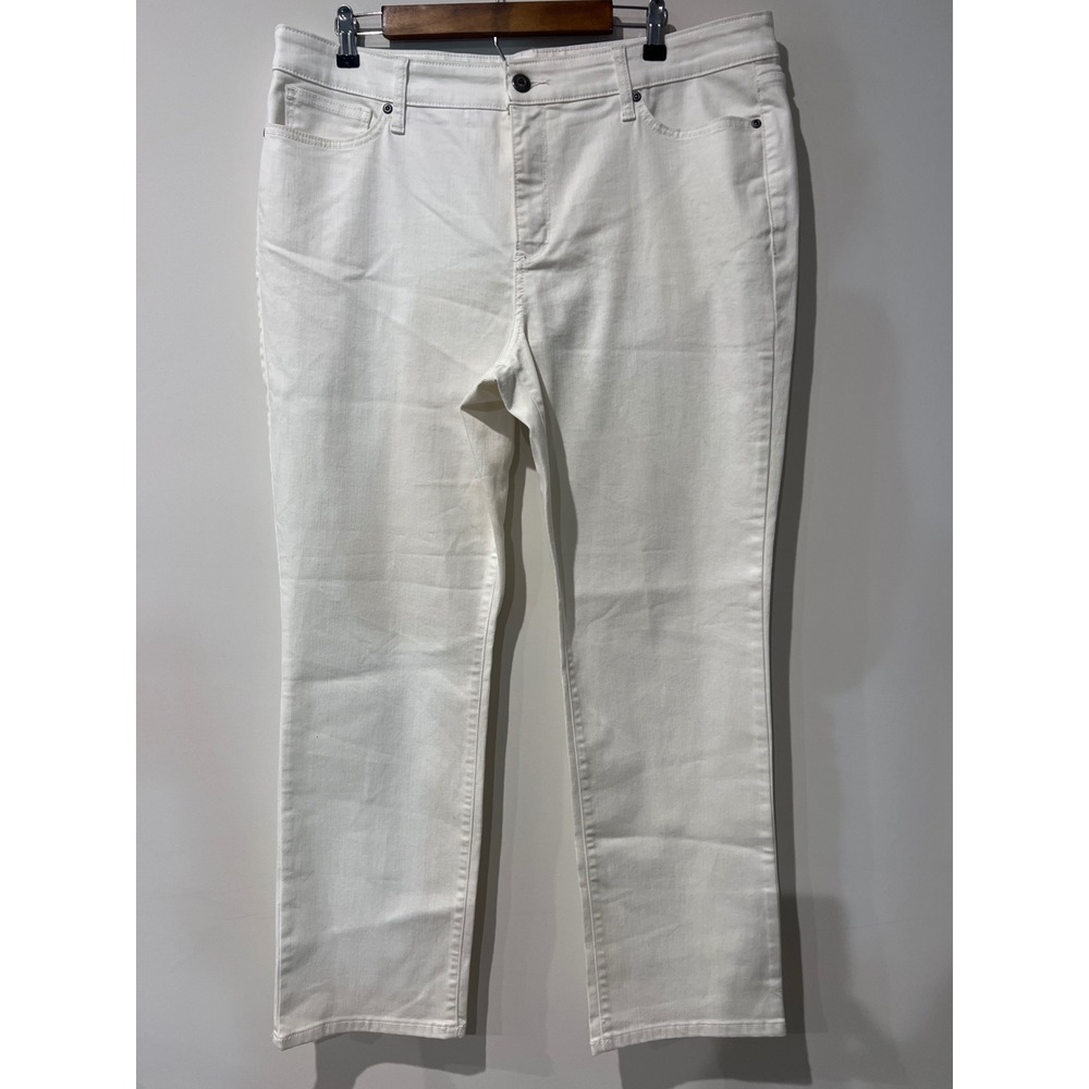 St John's Bay Women's White Denim Straight Leg Stretch Jeans Pants Size 18